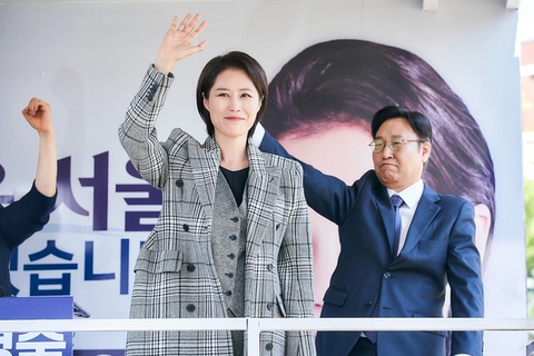 Moon So Ri: Nữ hoàng được phong hậu, nàng thơ điện ảnh Hàn - Ảnh 2. Moon So Ri: Nữ hoàng được phong hậu, nàng thơ điện ảnh Hàn - Ảnh 2.
