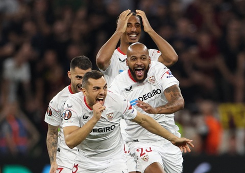 Mourinho ôm hận trước ông vua Europa League Sevilla - Ảnh 7. Mourinho ôm hận trước ông vua Europa League Sevilla - Ảnh 7.
