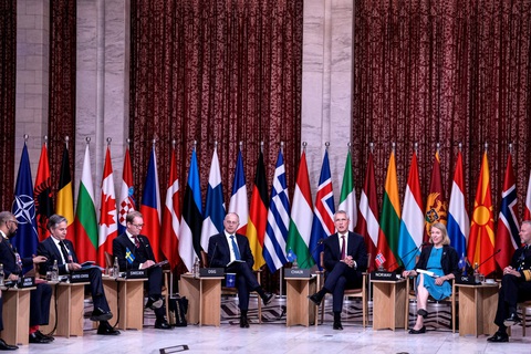 Ai ủng hộ, ai do dự để Ukraine vào NATO? - Ảnh 1. Ai ủng hộ, ai do dự để Ukraine vào NATO? - Ảnh 1.