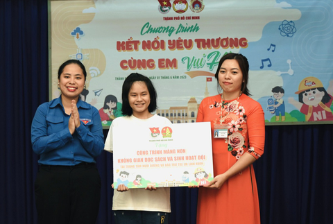 Lãnh đạo TP.HCM thăm trẻ em có hoàn cảnh đặc biệt - Ảnh 3. Lãnh đạo TP.HCM thăm trẻ em có hoàn cảnh đặc biệt - Ảnh 3.