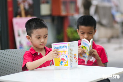 Có gì ở phố sách hai miền mà fan nhí Doraemon đổ bộ check-in? - Ảnh 2. Có gì ở phố sách hai miền mà fan nhí Doraemon đổ bộ check-in? - Ảnh 2.