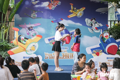 Có gì ở phố sách hai miền mà fan nhí Doraemon đổ bộ check-in? - Ảnh 4. Có gì ở phố sách hai miền mà fan nhí Doraemon đổ bộ check-in? - Ảnh 4.