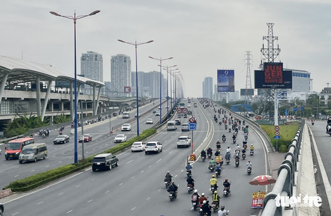 Cận cảnh những cầu đường ở TP.HCM đang chờ cơ chế để lột xác - Ảnh 11. Cận cảnh những cầu đường ở TP.HCM đang chờ cơ chế để lột xác - Ảnh 11.