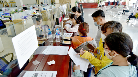 Hoàn thuế nhanh hơn được không? - Ảnh 1. Người dân làm thủ tục thuế tại Cục Thuế TP.HCM - Ảnh: T.T.D.