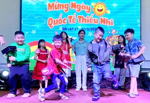 Các bạn nhỏ được Bệnh viện Chợ Rẫy thưởng chuyến du lịch Đà Lạt mừng Quốc tế thiếu nhi 1-6 - Ảnh: K.A. Các bạn nhỏ được Bệnh viện Chợ Rẫy thưởng chuyến du lịch Đà Lạt mừng Quốc tế thiếu nhi 1-6 - Ảnh: K.A.