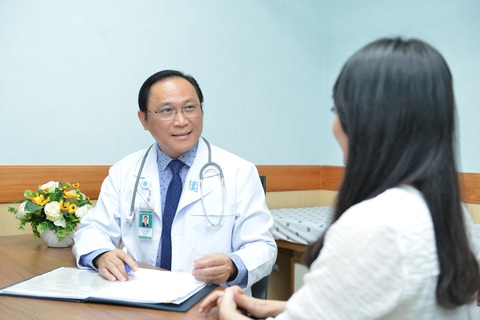 Chương trình tư vấn: ung thư gan - biết sớm, chữa lành - Ảnh 2. PGS TS BS. Bùi Hữu Hoàng tư vấn điều trị cho người bệnh