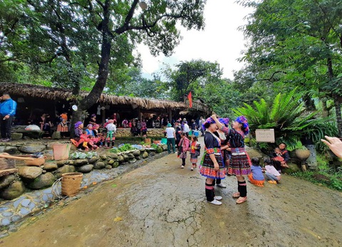 Ba loại hình du lịch đáng trải nghiệm khi đến Lai Châu - Ảnh 1. Ba loại hình du lịch đáng trải nghiệm khi đến Lai Châu - Ảnh 1.