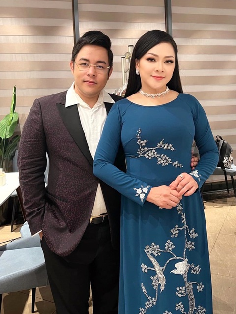 Quang Lê tiết lộ Như Quỳnh yêu bạn trai kém 12 tuổi - Ảnh 1. Quang Lê tiết lộ Như Quỳnh yêu bạn trai kém 12 tuổi - Ảnh 1.