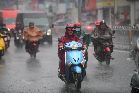 Thời tiết hôm nay 8-5: Trung Bộ nắng cháy da 40 độ C, Nam Bộ ngày nắng, chiều mưa - Ảnh 1. thời tiết - Ảnh 1.