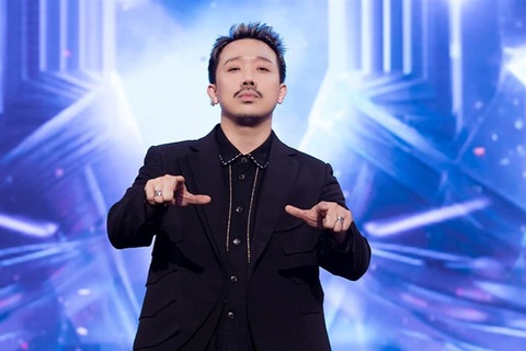 Tạo hình khác lạ của Trấn Thành qua 3 mùa Rap Việt - Ảnh 2. Tạo hình khác lạ của Trấn Thành qua 3 mùa Rap Việt - Ảnh 2.