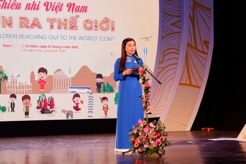 Sử dụng tiếng Anh tại sân chơi "Thiếu nhi Việt Nam - Vươn ra thế giới" - Ảnh 4. Bí thư Trung ương Đoàn, Chủ tịch Hội đồng Đội Trung ương Nguyễn Phạm Duy Trang phát biểu tại chung kết sân chơi "Thiếu nhi Việt Nam - Vươn ra thế giới" - Ảnh: K.ANH