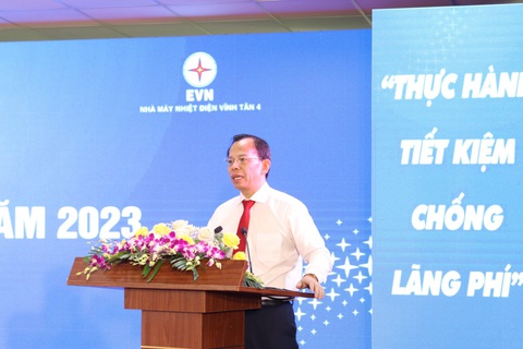 Nhiệt điện Vĩnh Tân 4 tổ chức Hội nghị đại biểu người lao động năm 2023 - Ảnh 2. ông Vũ Thanh Hải - Bí thư Đảng ủy, Giám đốc Nhà máy phát biểu tại Hội nghị
