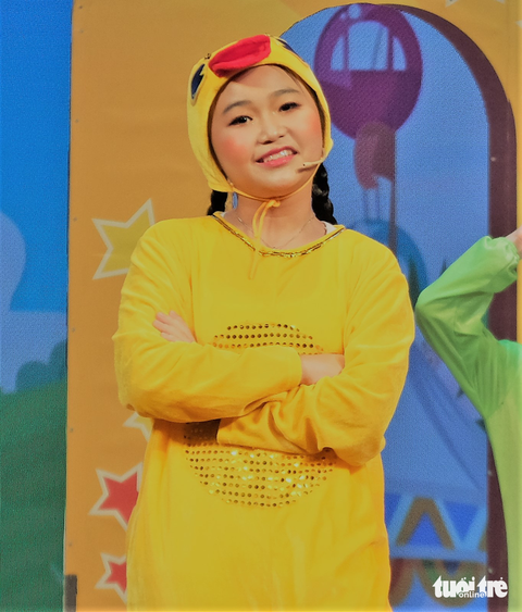 Bé ‘Nắng’ Kim Thư là cô bé Diêm Dúa trong Vương quốc nhồi bông - Ảnh 1. Bé ‘Nắng’ Kim Thư là cô bé Diêm Dúa trong Vương quốc nhồi bông - Ảnh 1.