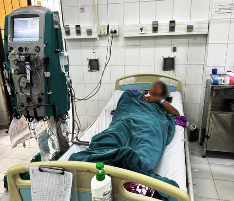 Một người chết, hai người nguy kịch sau khi uống rượu dùng để làm giấm - Ảnh 1. Một người chết, hai người nguy kịch sau khi uống rượu dùng để làm giấm - Ảnh 1.