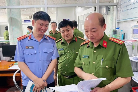 Vụ làm giả hơn 130.000 giấy nghỉ bệnh trục lợi bảo hiểm: Khởi tố 19 bị can - Ảnh 1. Vụ làm giả hơn 130.000 giấy nghỉ bệnh trục lợi bảo hiểm: Khởi tố 19 bị can - Ảnh 1.