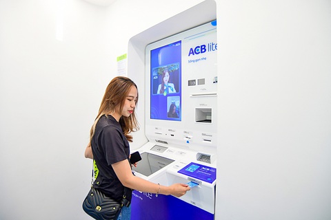 Hơn 90% giao dịch ngân hàng thực hiện online - Ảnh 1. Hơn 90% giao dịch ngân hàng thực hiện online - Ảnh 1.
