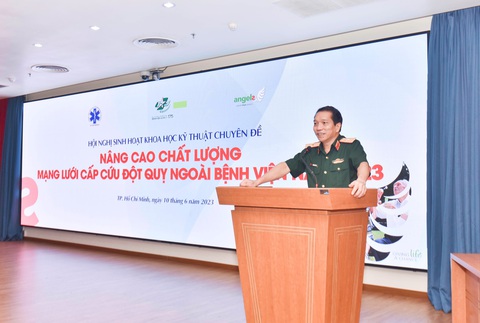 Ca đột quỵ tăng, Bệnh viện Quân y 175 sẵn sàng 'gánh' cấp cứu ngoại viện cùng TP.HCM - Ảnh 2. Thiếu tướng Trần Quốc Việt - giám đốc Bệnh viện Quân y 175 - chia sẻ bệnh viện sẵn sàng gánh vác công tác cấp cứu ngoại viện cho bệnh nhân đột quỵ cùng Trung tâm Cấp cứu 115 (TP.HCM) - Ảnh: VĂN CHÍNH