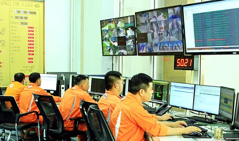Không thể để thiếu điện kéo dài - Ảnh 6. Công nhân vận hành Nhà máy thủy điện Bản Vẽ, Nghệ An - Ảnh: DOÃN HÒA