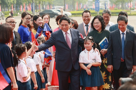 Thủ tướng: Học tập để Việt Nam không thua kém bất kỳ đất nước nào trên thế giới - Ảnh 2. Thủ tướng: Học tập để Việt Nam không thua kém bất kỳ đất nước nào trên thế giới - Ảnh 2.
