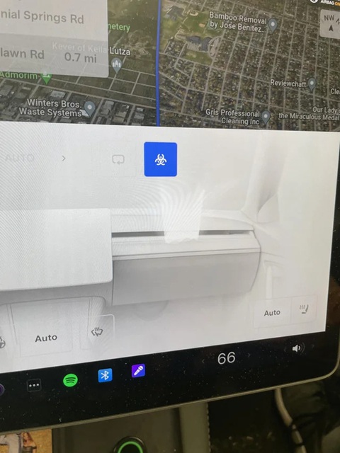 Chủ xe Tesla dùng chế độ chống vũ khí sinh học thoát khói - Ảnh 2. Chủ xe Tesla dùng chế độ chống vũ khí sinh học thoát khói - Ảnh 2.