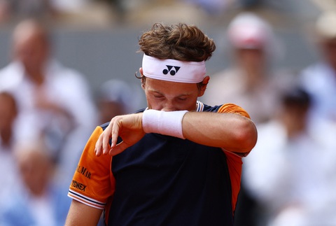 Djokovic - Ruud 7-6, 6-3, 3-2: Djokovic dẫn 2-0 - Ảnh 1. Ruud thua dễ trong ván đấu thứ 2 - Ảnh: REUTERS