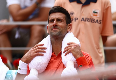 Djokovic - Ruud 7-6, 6-3, 3-2: Djokovic dẫn 2-0 - Ảnh 2. Djokovic vượt khó sau khi bị đối thủ dẫn trước 4-1 ở ván đầu tiên - Ảnh: REUTERS