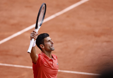 Djokovic - Ruud 7-6, 6-3, 4-5: Djokovic dẫn 2-0 - Ảnh 1. Djokovic càng đánh càng hay, quá khó cho Ruud - Ảnh: REUTERS