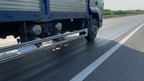Cao tốc Cam Lộ - La Sơn đang khắc phục lồi lõm mặt đường - Ảnh 3. Cao tốc Cam Lộ - La Sơn đang khắc phục lồi lõm mặt đường - Ảnh 3.