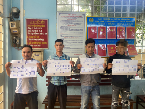 Buộc 5 người dán bậy hút hầm cầu cạo, gỡ sản phẩm trên cột điện, bờ tường - Ảnh 1. Buộc 5 người dán bậy hút hầm cầu cạo, gỡ sản phẩm trên cột điện, bờ tường - Ảnh 1.