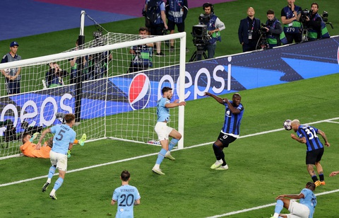 Những khoảnh khắc đáng nhớ ở chung kết Champions League - Ảnh 14. Những khoảnh khắc đáng nhớ ở chung kết Champions League - Ảnh 14.
