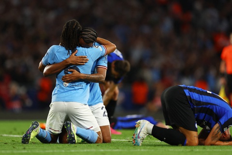 Những khoảnh khắc đáng nhớ ở chung kết Champions League - Ảnh 16. Những khoảnh khắc đáng nhớ ở chung kết Champions League - Ảnh 16.
