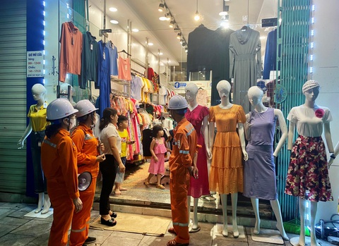 Quảng Ninh mất 35% khách du lịch vì mất điện - Ảnh 2. Quảng Ninh mất 35% khách du lịch vì mất điện - Ảnh 2.