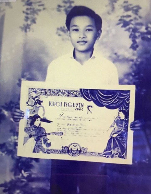Bất ngờ ảnh nghệ sĩ Minh Vương, Minh Phụng thời trẻ đẹp như soái ca - Ảnh 5. Bất ngờ ảnh nghệ sĩ Minh Vương, Minh Phụng thời trẻ đẹp như soái ca - Ảnh 5.