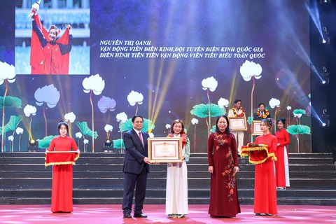 Thủ tướng: Rất nhiều tấm gương thầm lặng đang ngày đêm cống hiến cho đất nước - Ảnh 3. Thủ tướng: Rất nhiều tấm gương thầm lặng đang ngày đêm cống hiến cho đất nước - Ảnh 3.