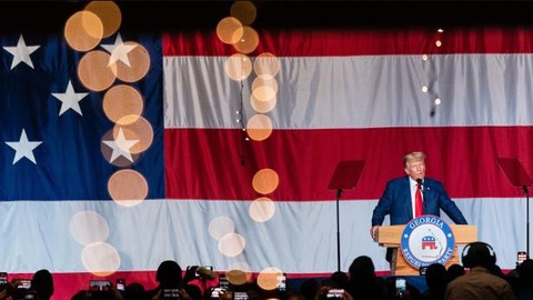 Ông Trump gọi bản cáo trạng 37 tội danh là trò hề của công lý - Ảnh 1. Ông Trump gọi bản cáo trạng 37 tội danh là trò hề của công lý - Ảnh 1.