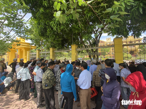 Cô giáo Lê Thị Dung tiếp tục kêu oan tại phiên tòa phúc thẩm - Ảnh 2. Cô giáo Lê Thị Dung tiếp tục kêu oan tại phiên tòa phúc thẩm - Ảnh 2.