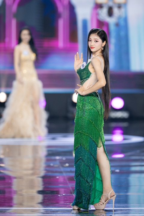 Tẽn tò với sự cố MC Miss World Vietnam đọc nhầm tên thí sinh in top - Ảnh 5. Tẽn tò với sự cố MC Miss World Vietnam đọc nhầm tên thí sinh in top - Ảnh 5.