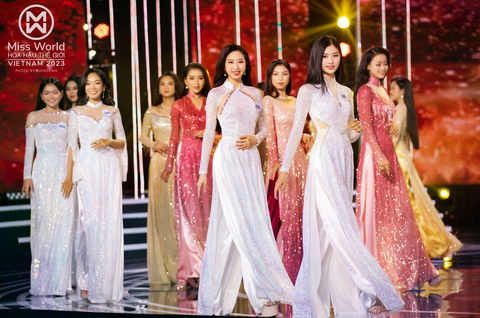 Dàn người đẹp lộng lẫy cùng áo dài Ngô Nhật Huy - Ảnh 1. Dàn người đẹp lộng lẫy cùng áo dài Ngô Nhật Huy - Ảnh 1.
