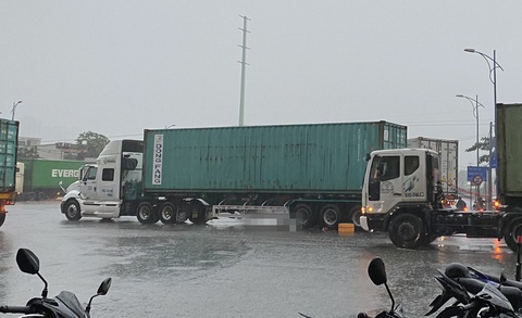 Nghỉ hè, mẹ đón con lên TP.HCM, gặp nạn hai người tử vong - Ảnh 1. Nghỉ hè, mẹ đón con lên TP.HCM, gặp nạn hai người tử vong - Ảnh 1.