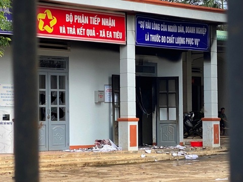 Vụ tấn công 2 trụ sở UBND xã ở Đắk Lắk: Trắng đêm truy bắt thêm 10 nghi phạm - Ảnh 1. Vụ tấn công 2 trụ sở UBND xã ở Đắk Lắk: Trắng đêm truy bắt thêm 10 nghi phạm - Ảnh 1.