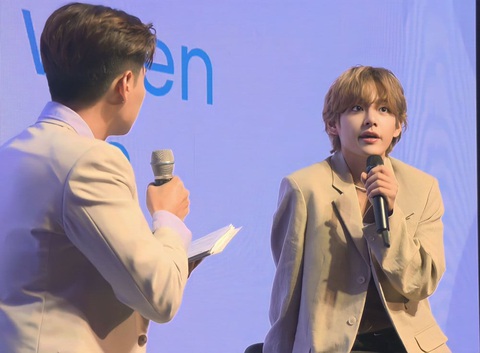 V (BTS) nhuộm tóc vàng hoe, càn quét Top 5 xu hướng nổi bật toàn cầu - Ảnh 6. V (BTS) nhuộm tóc vàng hoe, càn quét Top 5 xu hướng nổi bật toàn cầu - Ảnh 6.
