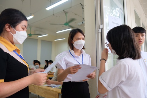 Vụ đề toán in mờ ở Hà Nội: Làm theo cách nào cũng sẽ được chấm, tính điểm - Ảnh 1. Vụ đề toán in mờ ở Hà Nội: Làm theo cách nào cũng sẽ được chấm, tính điểm - Ảnh 1.