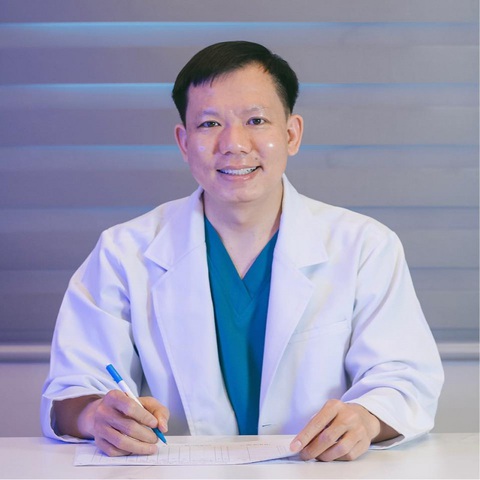 Bác sĩ Cao Hữu Thịnh đụng chạm chủ tịch Trần Hùng Huy - Ảnh 1. Bác sĩ Cao Hữu Thịnh đụng chạm chủ tịch Trần Hùng Huy - Ảnh 1.