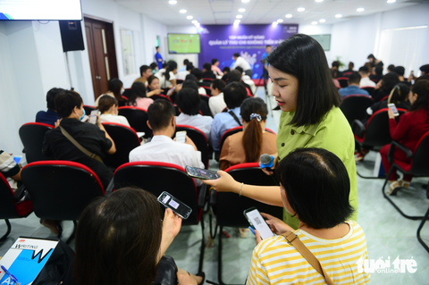 Tiểu thương hào hứng tạo mã VietQR, tập thanh toán không tiền mặt - Ảnh 5. Tiểu thương hào hứng tạo mã VietQR, tập thanh toán không tiền mặt - Ảnh 5.