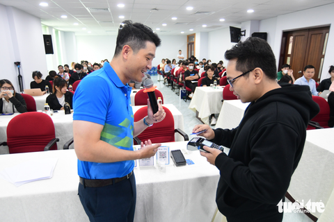 Tiểu thương hào hứng tạo mã VietQR, tập thanh toán không tiền mặt - Ảnh 3. Tiểu thương hào hứng tạo mã VietQR, tập thanh toán không tiền mặt - Ảnh 3.