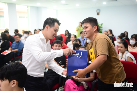 Tiểu thương hào hứng tạo mã VietQR, tập thanh toán không tiền mặt - Ảnh 8. Tiểu thương hào hứng tạo mã VietQR, tập thanh toán không tiền mặt - Ảnh 8.