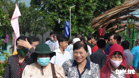 Nông dân thiếu hàng bán trong ngày hội trái sầu riêng - Ảnh 5. Nông dân thiếu hàng bán trong ngày hội trái sầu riêng - Ảnh 5.