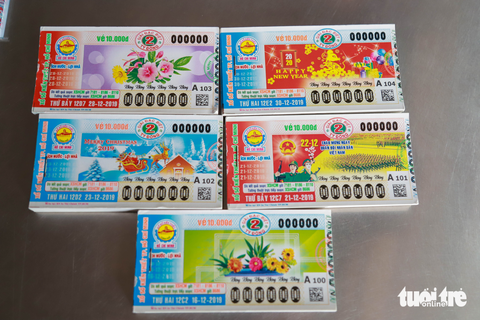 Kỳ thú sưu tầm vé số độc lạ - Ảnh 4. Những tờ vé số toàn số 0 và in màu đen trong thời gian sự kiện Nguyên Chủ tịch nước Lê Đức Anh qua đời - Ảnh An Vi