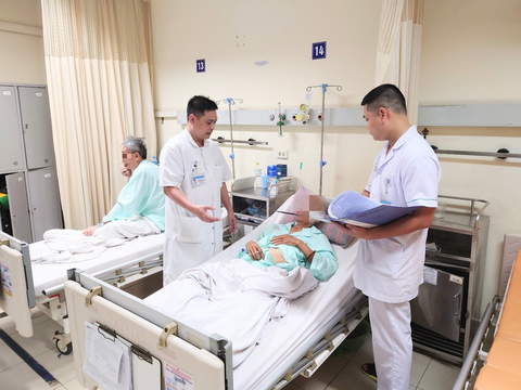 Cứu người đàn ông bị heo cắn mất một bên tinh hoàn - Ảnh 1. Cứu người đàn ông bị heo cắn mất một bên tinh hoàn - Ảnh 1.