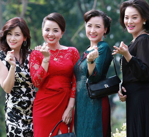 Top những bà mẹ độc lạ nhất màn ảnh Việt - Ảnh 12. Top những bà mẹ độc lạ nhất màn ảnh Việt - Ảnh 12.